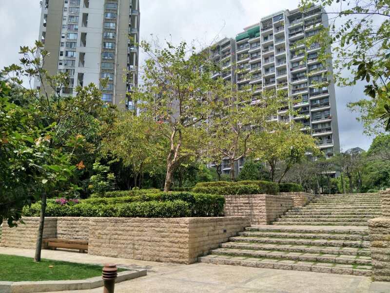 水榭花都二期小区租房,四室二厅,业主急租首出租 小区中间位置 带一个