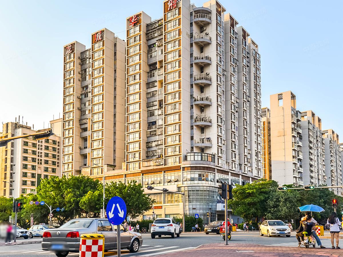 龙城华府 外国语 相伴!趴 商业成熟